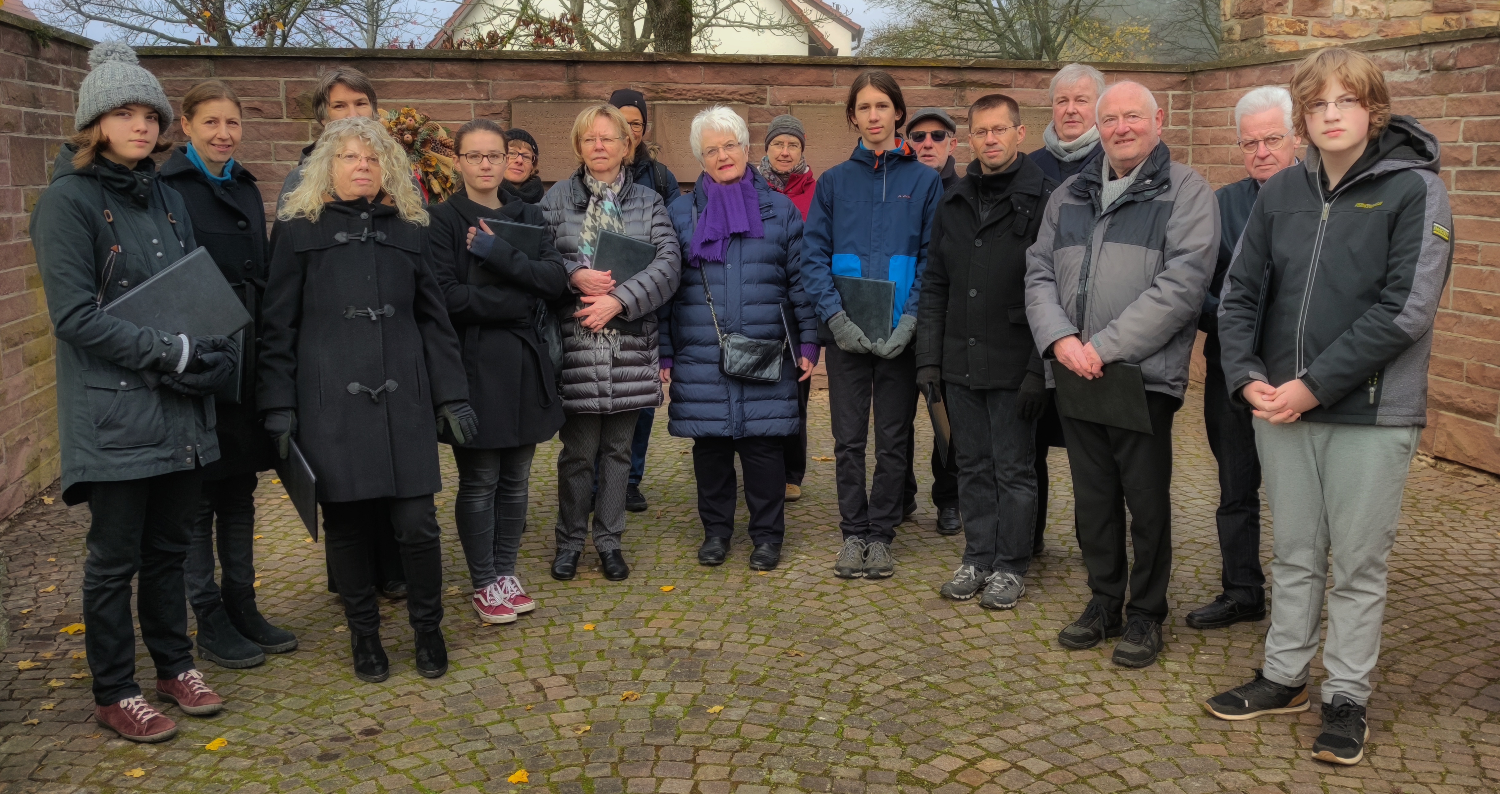 miTTendrin bei der Gedenkfeier zum Volkstrauertag - Foto Harmonie Palmbach/bea Raviol