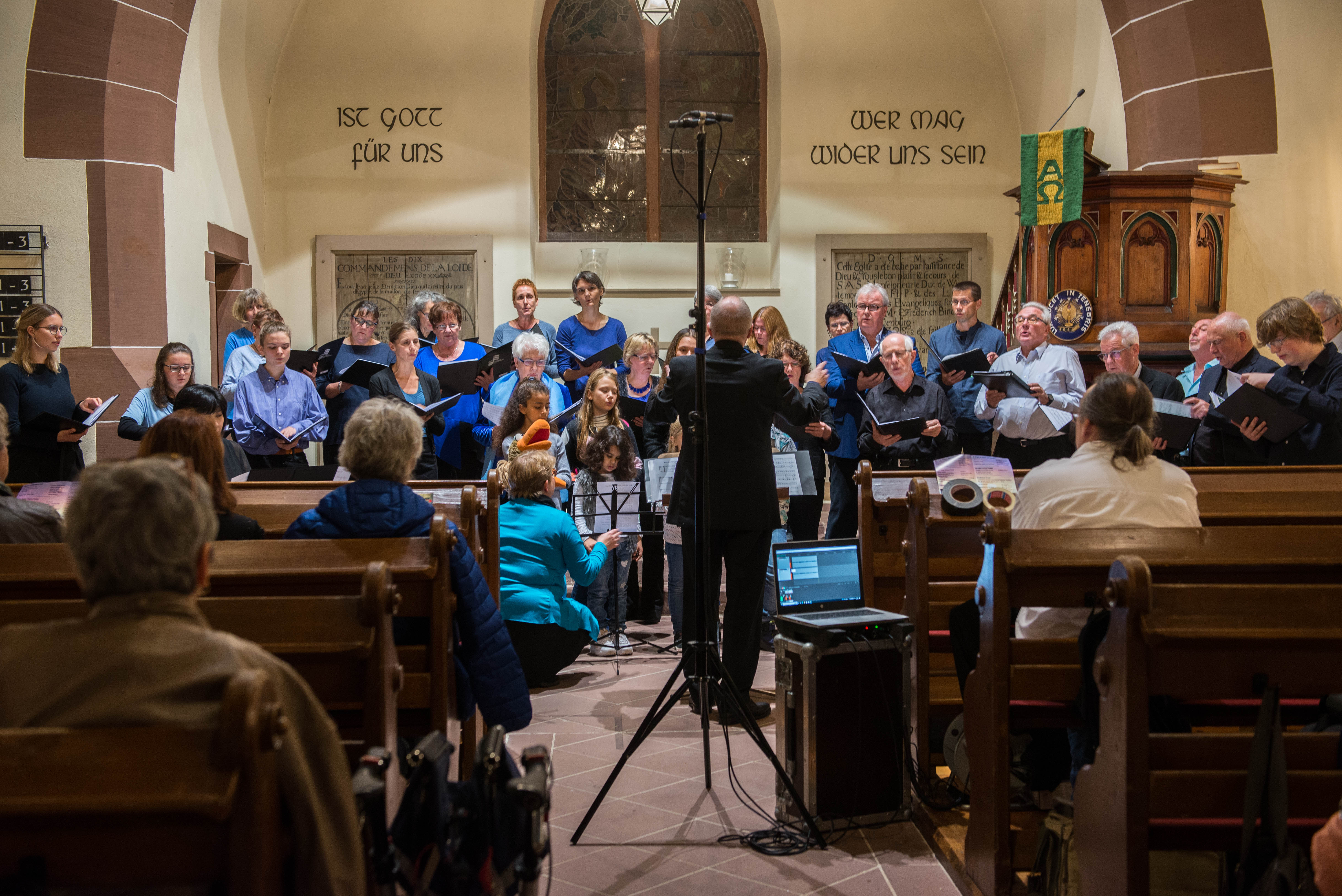 Für alle hier - Alle Aktiven singen gemeinsam - Foto Harmonie Palmbach/Simone Faas